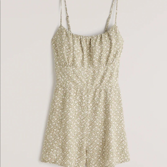 Abercrombie & Fitch Pants - Abercrombie green floral romper
